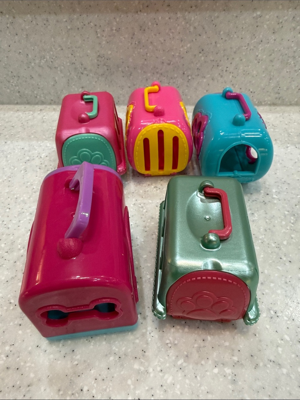 5 mini pet carrier toys